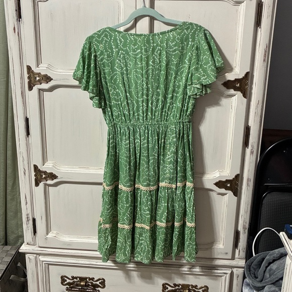 Green Boho Dress with Lace Details - Picture 2 of 2